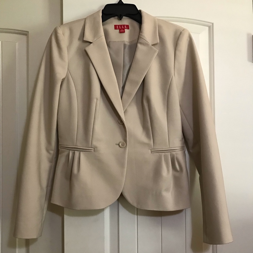 NWT Tan Elle blazer